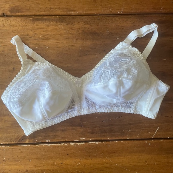 Bobbie Brooks Other - Vintage Bobbie Brooks Bra 38B 38 B Nylon Pinup Wirefree Lace Ivory Trad SEXY